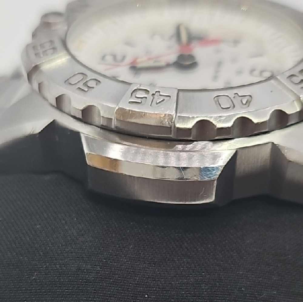 Luminox Silver and White Watch Navy SEAL - Picture 9 of 10